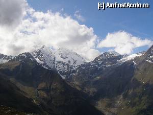 [P05] Ajungem aproape la 2000m si vedem o parte din masivul Grossglockner » foto by RoF*
 - 
<span class="allrVoted glyphicon glyphicon-heart hidden" id="av374448"></span>
<a class="m-l-10 hidden" id="sv374448" onclick="voting_Foto_DelVot(,374448,12945)" role="button">șterge vot <span class="glyphicon glyphicon-remove"></span></a>
<a id="v9374448" class=" c-red"  onclick="voting_Foto_SetVot(374448)" role="button"><span class="glyphicon glyphicon-heart-empty"></span> <b>LIKE</b> = Votează poza</a> <img class="hidden"  id="f374448W9" src="/imagini/loader.gif" border="0" /><span class="AjErrMes hidden" id="e374448ErM"></span>