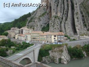 [P21] Locuinţe pe sub care trece autostrada în Sisteron » foto by Marius 72
 - 
<span class="allrVoted glyphicon glyphicon-heart hidden" id="av823821"></span>
<a class="m-l-10 hidden" id="sv823821" onclick="voting_Foto_DelVot(,823821,12948)" role="button">șterge vot <span class="glyphicon glyphicon-remove"></span></a>
<a id="v9823821" class=" c-red"  onclick="voting_Foto_SetVot(823821)" role="button"><span class="glyphicon glyphicon-heart-empty"></span> <b>LIKE</b> = Votează poza</a> <img class="hidden"  id="f823821W9" src="/imagini/loader.gif" border="0" /><span class="AjErrMes hidden" id="e823821ErM"></span>