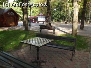 [P08] Iasi- Parcul Expozitiei- sunt mese de sah sau table, fiecare cu preferinta lui, doar piesele mai lipsesc si jucatorii » foto by mishu
 - 
<span class="allrVoted glyphicon glyphicon-heart hidden" id="av786544"></span>
<a class="m-l-10 hidden" id="sv786544" onclick="voting_Foto_DelVot(,786544,13023)" role="button">șterge vot <span class="glyphicon glyphicon-remove"></span></a>
<a id="v9786544" class=" c-red"  onclick="voting_Foto_SetVot(786544)" role="button"><span class="glyphicon glyphicon-heart-empty"></span> <b>LIKE</b> = Votează poza</a> <img class="hidden"  id="f786544W9" src="/imagini/loader.gif" border="0" /><span class="AjErrMes hidden" id="e786544ErM"></span>