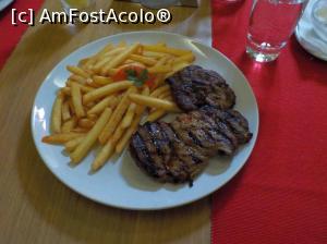 [P03] Restaurant Castelo Deva - o porție (mare!) de ceafă cu cartofi » foto by Dragoș_MD
 - 
<span class="allrVoted glyphicon glyphicon-heart hidden" id="av722922"></span>
<a class="m-l-10 hidden" id="sv722922" onclick="voting_Foto_DelVot(,722922,13069)" role="button">șterge vot <span class="glyphicon glyphicon-remove"></span></a>
<a id="v9722922" class=" c-red"  onclick="voting_Foto_SetVot(722922)" role="button"><span class="glyphicon glyphicon-heart-empty"></span> <b>LIKE</b> = Votează poza</a> <img class="hidden"  id="f722922W9" src="/imagini/loader.gif" border="0" /><span class="AjErrMes hidden" id="e722922ErM"></span>