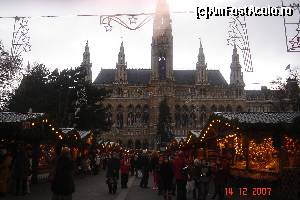[P11] Târgul de Crăciun din fața Primăriei din Viena.  » foto by Rodel
 - 
<span class="allrVoted glyphicon glyphicon-heart hidden" id="av580497"></span>
<a class="m-l-10 hidden" id="sv580497" onclick="voting_Foto_DelVot(,580497,13117)" role="button">șterge vot <span class="glyphicon glyphicon-remove"></span></a>
<a id="v9580497" class=" c-red"  onclick="voting_Foto_SetVot(580497)" role="button"><span class="glyphicon glyphicon-heart-empty"></span> <b>LIKE</b> = Votează poza</a> <img class="hidden"  id="f580497W9" src="/imagini/loader.gif" border="0" /><span class="AjErrMes hidden" id="e580497ErM"></span>