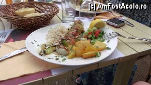 [P87] Parga - Maistros, un amărât de souvlaki...  » foto by Dragoș_MD
 - 
<span class="allrVoted glyphicon glyphicon-heart hidden" id="av424684"></span>
<a class="m-l-10 hidden" id="sv424684" onclick="voting_Foto_DelVot(,424684,13156)" role="button">șterge vot <span class="glyphicon glyphicon-remove"></span></a>
<a id="v9424684" class=" c-red"  onclick="voting_Foto_SetVot(424684)" role="button"><span class="glyphicon glyphicon-heart-empty"></span> <b>LIKE</b> = Votează poza</a> <img class="hidden"  id="f424684W9" src="/imagini/loader.gif" border="0" /><span class="AjErrMes hidden" id="e424684ErM"></span>