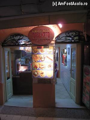 [P90] Parga - taverna Gefsi, intrarea din spate, foarte utilă când e furtună și pe faleză nu se poate circula decât cu submarinu' » foto by Dragoș_MD
 - 
<span class="allrVoted glyphicon glyphicon-heart hidden" id="av424689"></span>
<a class="m-l-10 hidden" id="sv424689" onclick="voting_Foto_DelVot(,424689,13156)" role="button">șterge vot <span class="glyphicon glyphicon-remove"></span></a>
<a id="v9424689" class=" c-red"  onclick="voting_Foto_SetVot(424689)" role="button"><span class="glyphicon glyphicon-heart-empty"></span> <b>LIKE</b> = Votează poza</a> <img class="hidden"  id="f424689W9" src="/imagini/loader.gif" border="0" /><span class="AjErrMes hidden" id="e424689ErM"></span>