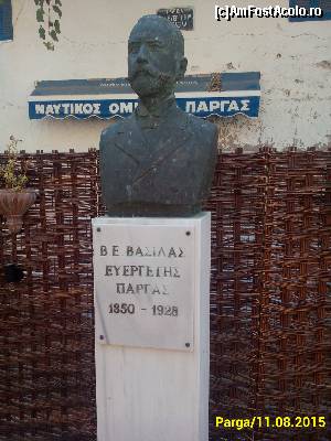 [P16] Monumentul închinat lui Vasilios Vasilas (1850-1928), un mare comerciant, binefăcător al orașului. Prin testament a donat o parte din avere către municipalitatea orașului.  » foto by ovidiuyepi
 - 
<span class="allrVoted glyphicon glyphicon-heart hidden" id="av668086"></span>
<a class="m-l-10 hidden" id="sv668086" onclick="voting_Foto_DelVot(,668086,13156)" role="button">șterge vot <span class="glyphicon glyphicon-remove"></span></a>
<a id="v9668086" class=" c-red"  onclick="voting_Foto_SetVot(668086)" role="button"><span class="glyphicon glyphicon-heart-empty"></span> <b>LIKE</b> = Votează poza</a> <img class="hidden"  id="f668086W9" src="/imagini/loader.gif" border="0" /><span class="AjErrMes hidden" id="e668086ErM"></span>