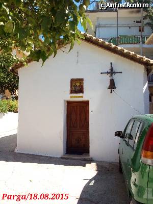 [P49] O capela mică la intersecția dintre două străduțe. În Parga sunt multe asemenea lacase de cult care se deschid dimineață și se închid aproape de miezul nopții.  » foto by ovidiuyepi
 - 
<span class="allrVoted glyphicon glyphicon-heart hidden" id="av668139"></span>
<a class="m-l-10 hidden" id="sv668139" onclick="voting_Foto_DelVot(,668139,13156)" role="button">șterge vot <span class="glyphicon glyphicon-remove"></span></a>
<a id="v9668139" class=" c-red"  onclick="voting_Foto_SetVot(668139)" role="button"><span class="glyphicon glyphicon-heart-empty"></span> <b>LIKE</b> = Votează poza</a> <img class="hidden"  id="f668139W9" src="/imagini/loader.gif" border="0" /><span class="AjErrMes hidden" id="e668139ErM"></span>