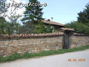 [P12] Arbanasi - Mică fortăreață domestică în centrul satului.  » foto by iulianic
 - 
<span class="allrVoted glyphicon glyphicon-heart hidden" id="av753196"></span>
<a class="m-l-10 hidden" id="sv753196" onclick="voting_Foto_DelVot(,753196,13213)" role="button">șterge vot <span class="glyphicon glyphicon-remove"></span></a>
<a id="v9753196" class=" c-red"  onclick="voting_Foto_SetVot(753196)" role="button"><span class="glyphicon glyphicon-heart-empty"></span> <b>LIKE</b> = Votează poza</a> <img class="hidden"  id="f753196W9" src="/imagini/loader.gif" border="0" /><span class="AjErrMes hidden" id="e753196ErM"></span>