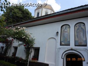 [P28] Arbanasi - Mănăstirea Sfântul Nicolae, intrarea în biserică.  » foto by iulianic
 - 
<span class="allrVoted glyphicon glyphicon-heart hidden" id="av753212"></span>
<a class="m-l-10 hidden" id="sv753212" onclick="voting_Foto_DelVot(,753212,13213)" role="button">șterge vot <span class="glyphicon glyphicon-remove"></span></a>
<a id="v9753212" class=" c-red"  onclick="voting_Foto_SetVot(753212)" role="button"><span class="glyphicon glyphicon-heart-empty"></span> <b>LIKE</b> = Votează poza</a> <img class="hidden"  id="f753212W9" src="/imagini/loader.gif" border="0" /><span class="AjErrMes hidden" id="e753212ErM"></span>
