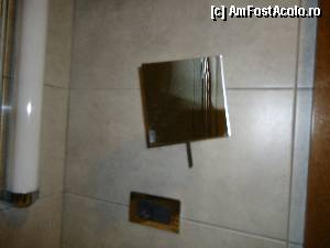 [P11] Hotelul Midtown - interiorul de la baia camerei 903 - oglinda de machiaj » foto by kmy
 - 
<span class="allrVoted glyphicon glyphicon-heart hidden" id="av385630"></span>
<a class="m-l-10 hidden" id="sv385630" onclick="voting_Foto_DelVot(,385630,13230)" role="button">șterge vot <span class="glyphicon glyphicon-remove"></span></a>
<a id="v9385630" class=" c-red"  onclick="voting_Foto_SetVot(385630)" role="button"><span class="glyphicon glyphicon-heart-empty"></span> <b>LIKE</b> = Votează poza</a> <img class="hidden"  id="f385630W9" src="/imagini/loader.gif" border="0" /><span class="AjErrMes hidden" id="e385630ErM"></span>