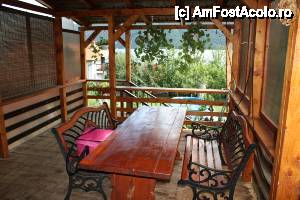 [P06] Terasa aferenta camerelor noastre, aici ne serveam in tihna micul dejun sau cina, avand o priveliste de la 'inaltime' asupra piticilor ce alergau prin curte.  » foto by ariciu*
 - 
<span class="allrVoted glyphicon glyphicon-heart hidden" id="av467616"></span>
<a class="m-l-10 hidden" id="sv467616" onclick="voting_Foto_DelVot(,467616,13257)" role="button">șterge vot <span class="glyphicon glyphicon-remove"></span></a>
<a id="v9467616" class=" c-red"  onclick="voting_Foto_SetVot(467616)" role="button"><span class="glyphicon glyphicon-heart-empty"></span> <b>LIKE</b> = Votează poza</a> <img class="hidden"  id="f467616W9" src="/imagini/loader.gif" border="0" /><span class="AjErrMes hidden" id="e467616ErM"></span>
