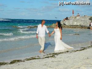 [P13] Weeding on the beach...  » foto by allina
 - 
<span class="allrVoted glyphicon glyphicon-heart hidden" id="av389350"></span>
<a class="m-l-10 hidden" id="sv389350" onclick="voting_Foto_DelVot(,389350,13303)" role="button">șterge vot <span class="glyphicon glyphicon-remove"></span></a>
<a id="v9389350" class=" c-red"  onclick="voting_Foto_SetVot(389350)" role="button"><span class="glyphicon glyphicon-heart-empty"></span> <b>LIKE</b> = Votează poza</a> <img class="hidden"  id="f389350W9" src="/imagini/loader.gif" border="0" /><span class="AjErrMes hidden" id="e389350ErM"></span>