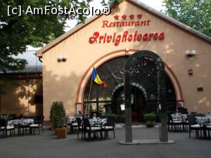 [P02] Intrarea in restaurant si terasa din parc » foto by Zoazore
 - 
<span class="allrVoted glyphicon glyphicon-heart hidden" id="av1072153"></span>
<a class="m-l-10 hidden" id="sv1072153" onclick="voting_Foto_DelVot(,1072153,13316)" role="button">șterge vot <span class="glyphicon glyphicon-remove"></span></a>
<a id="v91072153" class=" c-red"  onclick="voting_Foto_SetVot(1072153)" role="button"><span class="glyphicon glyphicon-heart-empty"></span> <b>LIKE</b> = Votează poza</a> <img class="hidden"  id="f1072153W9" src="/imagini/loader.gif" border="0" /><span class="AjErrMes hidden" id="e1072153ErM"></span>