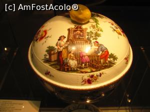 [P12] Vas pentru punci decorat dupa o gravura de William Hogart (Meissen, 1763)  » foto by Radu Tudoran
 - 
<span class="allrVoted glyphicon glyphicon-heart hidden" id="av914252"></span>
<a class="m-l-10 hidden" id="sv914252" onclick="voting_Foto_DelVot(,914252,13326)" role="button">șterge vot <span class="glyphicon glyphicon-remove"></span></a>
<a id="v9914252" class=" c-red"  onclick="voting_Foto_SetVot(914252)" role="button"><span class="glyphicon glyphicon-heart-empty"></span> <b>LIKE</b> = Votează poza</a> <img class="hidden"  id="f914252W9" src="/imagini/loader.gif" border="0" /><span class="AjErrMes hidden" id="e914252ErM"></span>