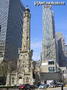 [P03] Chicago Water Tower, cel care a dat numele hotelului prin proximitatea cu el. Aceasta cladire a fost cea mai inalta cladire care a rezistat incendiului din 1871 care a devastat orasul.  » foto by MCM
 - 
<span class="allrVoted glyphicon glyphicon-heart hidden" id="av390326"></span>
<a class="m-l-10 hidden" id="sv390326" onclick="voting_Foto_DelVot(,390326,13329)" role="button">șterge vot <span class="glyphicon glyphicon-remove"></span></a>
<a id="v9390326" class=" c-red"  onclick="voting_Foto_SetVot(390326)" role="button"><span class="glyphicon glyphicon-heart-empty"></span> <b>LIKE</b> = Votează poza</a> <img class="hidden"  id="f390326W9" src="/imagini/loader.gif" border="0" /><span class="AjErrMes hidden" id="e390326ErM"></span>