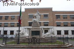 [P22] Ravenna, Piazza Anita Garibaldi, Monumento ai Caduti per l'Indipendenza și în spate Liceo Classico Dante Alighieri » foto by mprofeanu
 - 
<span class="allrVoted glyphicon glyphicon-heart hidden" id="av1348803"></span>
<a class="m-l-10 hidden" id="sv1348803" onclick="voting_Foto_DelVot(,1348803,13338)" role="button">șterge vot <span class="glyphicon glyphicon-remove"></span></a>
<a id="v91348803" class=" c-red"  onclick="voting_Foto_SetVot(1348803)" role="button"><span class="glyphicon glyphicon-heart-empty"></span> <b>LIKE</b> = Votează poza</a> <img class="hidden"  id="f1348803W9" src="/imagini/loader.gif" border="0" /><span class="AjErrMes hidden" id="e1348803ErM"></span>