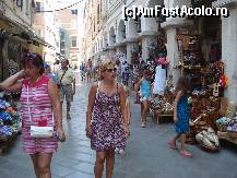 [P09] la Shopping-ul nelipsit in Kerkyra sau Corfu Town!  » foto by LACITURISTUL
 - 
<span class="allrVoted glyphicon glyphicon-heart hidden" id="av390858"></span>
<a class="m-l-10 hidden" id="sv390858" onclick="voting_Foto_DelVot(,390858,13340)" role="button">șterge vot <span class="glyphicon glyphicon-remove"></span></a>
<a id="v9390858" class=" c-red"  onclick="voting_Foto_SetVot(390858)" role="button"><span class="glyphicon glyphicon-heart-empty"></span> <b>LIKE</b> = Votează poza</a> <img class="hidden"  id="f390858W9" src="/imagini/loader.gif" border="0" /><span class="AjErrMes hidden" id="e390858ErM"></span>