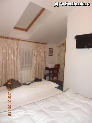 [P05] pe masuta sunt prosoapele minnunate de care am scris si fereastra cu un mic balcon plin plin cu flori.  » foto by nicolcrys
 - 
<span class="allrVoted glyphicon glyphicon-heart hidden" id="av473695"></span>
<a class="m-l-10 hidden" id="sv473695" onclick="voting_Foto_DelVot(,473695,13369)" role="button">șterge vot <span class="glyphicon glyphicon-remove"></span></a>
<a id="v9473695" class=" c-red"  onclick="voting_Foto_SetVot(473695)" role="button"><span class="glyphicon glyphicon-heart-empty"></span> <b>LIKE</b> = Votează poza</a> <img class="hidden"  id="f473695W9" src="/imagini/loader.gif" border="0" /><span class="AjErrMes hidden" id="e473695ErM"></span>