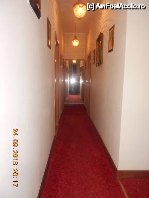 [P06] holul de lamansarda. in stg era usa de la camera noastra. curat... si mirosea bine.  » foto by nicolcrys
 - 
<span class="allrVoted glyphicon glyphicon-heart hidden" id="av473696"></span>
<a class="m-l-10 hidden" id="sv473696" onclick="voting_Foto_DelVot(,473696,13369)" role="button">șterge vot <span class="glyphicon glyphicon-remove"></span></a>
<a id="v9473696" class=" c-red"  onclick="voting_Foto_SetVot(473696)" role="button"><span class="glyphicon glyphicon-heart-empty"></span> <b>LIKE</b> = Votează poza</a> <img class="hidden"  id="f473696W9" src="/imagini/loader.gif" border="0" /><span class="AjErrMes hidden" id="e473696ErM"></span>