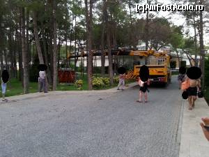 [P65] Foto 63 - Siguranta turistilor in timp ce se inlocuia un transformator... fara cuvinte » foto by Wayfarer
 - 
<span class="allrVoted glyphicon glyphicon-heart hidden" id="av668206"></span>
<a class="m-l-10 hidden" id="sv668206" onclick="voting_Foto_DelVot(,668206,13397)" role="button">șterge vot <span class="glyphicon glyphicon-remove"></span></a>
<a id="v9668206" class=" c-red"  onclick="voting_Foto_SetVot(668206)" role="button"><span class="glyphicon glyphicon-heart-empty"></span> <b>LIKE</b> = Votează poza</a> <img class="hidden"  id="f668206W9" src="/imagini/loader.gif" border="0" /><span class="AjErrMes hidden" id="e668206ErM"></span>