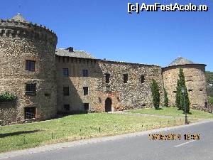 [P16] Castelul din Vilafranca del Bierzo. In spatele nostru este un adapost si cabinet medical pentru pelerini.  » foto by Albinoium
 - 
<span class="allrVoted glyphicon glyphicon-heart hidden" id="av511076"></span>
<a class="m-l-10 hidden" id="sv511076" onclick="voting_Foto_DelVot(,511076,13409)" role="button">șterge vot <span class="glyphicon glyphicon-remove"></span></a>
<a id="v9511076" class=" c-red"  onclick="voting_Foto_SetVot(511076)" role="button"><span class="glyphicon glyphicon-heart-empty"></span> <b>LIKE</b> = Votează poza</a> <img class="hidden"  id="f511076W9" src="/imagini/loader.gif" border="0" /><span class="AjErrMes hidden" id="e511076ErM"></span>