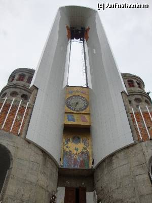 [P07] Obeliscul eroilor de la intrarea în Catedrala Episcopală Sfânta Vineri din Zalău » foto by mariana.olaru
 - 
<span class="allrVoted glyphicon glyphicon-heart hidden" id="av395600"></span>
<a class="m-l-10 hidden" id="sv395600" onclick="voting_Foto_DelVot(,395600,13499)" role="button">șterge vot <span class="glyphicon glyphicon-remove"></span></a>
<a id="v9395600" class=" c-red"  onclick="voting_Foto_SetVot(395600)" role="button"><span class="glyphicon glyphicon-heart-empty"></span> <b>LIKE</b> = Votează poza</a> <img class="hidden"  id="f395600W9" src="/imagini/loader.gif" border="0" /><span class="AjErrMes hidden" id="e395600ErM"></span>