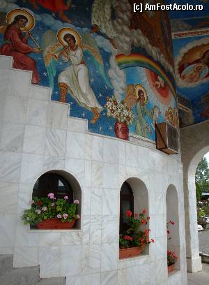 [P09] Scările exterioare de acces spre intrarea în Catedrala Episcopală Sfânta Vineri din Zalău » foto by mariana.olaru
 - 
<span class="allrVoted glyphicon glyphicon-heart hidden" id="av395602"></span>
<a class="m-l-10 hidden" id="sv395602" onclick="voting_Foto_DelVot(,395602,13499)" role="button">șterge vot <span class="glyphicon glyphicon-remove"></span></a>
<a id="v9395602" class=" c-red"  onclick="voting_Foto_SetVot(395602)" role="button"><span class="glyphicon glyphicon-heart-empty"></span> <b>LIKE</b> = Votează poza</a> <img class="hidden"  id="f395602W9" src="/imagini/loader.gif" border="0" /><span class="AjErrMes hidden" id="e395602ErM"></span>