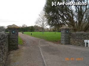 [P04] Malahide Castle, spre peluza din fata castelului.  » foto by Diaura*
 - 
<span class="allrVoted glyphicon glyphicon-heart hidden" id="av397719"></span>
<a class="m-l-10 hidden" id="sv397719" onclick="voting_Foto_DelVot(,397719,13555)" role="button">șterge vot <span class="glyphicon glyphicon-remove"></span></a>
<a id="v9397719" class=" c-red"  onclick="voting_Foto_SetVot(397719)" role="button"><span class="glyphicon glyphicon-heart-empty"></span> <b>LIKE</b> = Votează poza</a> <img class="hidden"  id="f397719W9" src="/imagini/loader.gif" border="0" /><span class="AjErrMes hidden" id="e397719ErM"></span>