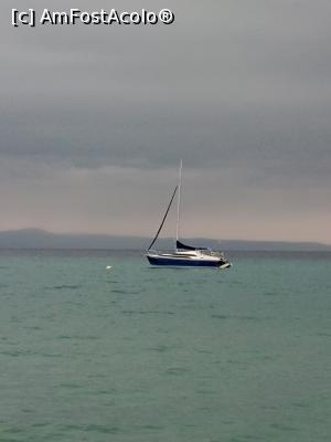 [P07] Pefkohori - Unul dintre vaporașele pentru scurte croaziere stă ancorat în larg, fără turiștii din anii trecuți » foto by Daisy Petal
 - 
<span class="allrVoted glyphicon glyphicon-heart hidden" id="av1171643"></span>
<a class="m-l-10 hidden" id="sv1171643" onclick="voting_Foto_DelVot(,1171643,13602)" role="button">șterge vot <span class="glyphicon glyphicon-remove"></span></a>
<a id="v91171643" class=" c-red"  onclick="voting_Foto_SetVot(1171643)" role="button"><span class="glyphicon glyphicon-heart-empty"></span> <b>LIKE</b> = Votează poza</a> <img class="hidden"  id="f1171643W9" src="/imagini/loader.gif" border="0" /><span class="AjErrMes hidden" id="e1171643ErM"></span>