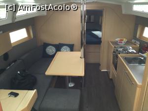 [P11] Incepem si inspectia, muream de curiozitate sa vad interiorul, aici avem livingul pe stanga si bucataria pe dreapta, in fata un dormitor pentru doua persoane, si in stanga si dreapta mea (fata de cum fac poza) mai sunt doua dormitoare de cate o persoana.  » foto by mishu
 - 
<span class="allrVoted glyphicon glyphicon-heart hidden" id="av877310"></span>
<a class="m-l-10 hidden" id="sv877310" onclick="voting_Foto_DelVot(,877310,13626)" role="button">șterge vot <span class="glyphicon glyphicon-remove"></span></a>
<a id="v9877310" class=" c-red"  onclick="voting_Foto_SetVot(877310)" role="button"><span class="glyphicon glyphicon-heart-empty"></span> <b>LIKE</b> = Votează poza</a> <img class="hidden"  id="f877310W9" src="/imagini/loader.gif" border="0" /><span class="AjErrMes hidden" id="e877310ErM"></span>