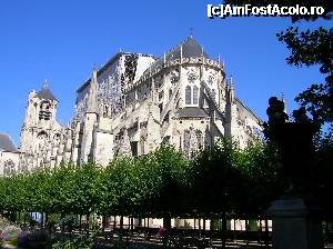 [P02] Bourges - Catedrala Saint-Etienne zveltă și impunătoare.  » foto by doina_c24
 - 
<span class="allrVoted glyphicon glyphicon-heart hidden" id="av401855"></span>
<a class="m-l-10 hidden" id="sv401855" onclick="voting_Foto_DelVot(,401855,13666)" role="button">șterge vot <span class="glyphicon glyphicon-remove"></span></a>
<a id="v9401855" class=" c-red"  onclick="voting_Foto_SetVot(401855)" role="button"><span class="glyphicon glyphicon-heart-empty"></span> <b>LIKE</b> = Votează poza</a> <img class="hidden"  id="f401855W9" src="/imagini/loader.gif" border="0" /><span class="AjErrMes hidden" id="e401855ErM"></span>