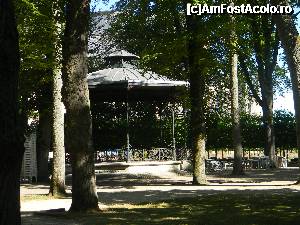 [P33] Bourges - Le Jardin de l'Archeveche - chioșcul de muzică.  » foto by doina_c24
 - 
<span class="allrVoted glyphicon glyphicon-heart hidden" id="av401886"></span>
<a class="m-l-10 hidden" id="sv401886" onclick="voting_Foto_DelVot(,401886,13666)" role="button">șterge vot <span class="glyphicon glyphicon-remove"></span></a>
<a id="v9401886" class=" c-red"  onclick="voting_Foto_SetVot(401886)" role="button"><span class="glyphicon glyphicon-heart-empty"></span> <b>LIKE</b> = Votează poza</a> <img class="hidden"  id="f401886W9" src="/imagini/loader.gif" border="0" /><span class="AjErrMes hidden" id="e401886ErM"></span>