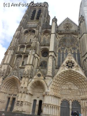 [P07] Bourges - Catedrala Saint-Étienne de Bourges. » foto by iulianic
 - 
<span class="allrVoted glyphicon glyphicon-heart hidden" id="av1445911"></span>
<a class="m-l-10 hidden" id="sv1445911" onclick="voting_Foto_DelVot(,1445911,13666)" role="button">șterge vot <span class="glyphicon glyphicon-remove"></span></a>
<a id="v91445911" class=" c-red"  onclick="voting_Foto_SetVot(1445911)" role="button"><span class="glyphicon glyphicon-heart-empty"></span> <b>LIKE</b> = Votează poza</a> <img class="hidden"  id="f1445911W9" src="/imagini/loader.gif" border="0" /><span class="AjErrMes hidden" id="e1445911ErM"></span>