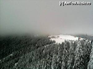 [P06] schi la Hargita Madaras - tot in varful partiei Nagy Mihaly, pe cealalta parte a versantului se observa plecarea pe partia Sugo, cabana Sugo si drumul pe care se ajunge pana acolo cu masina (la vreo 100m in stanga cabanei am lasat masina)  » foto by cristi_an3000
 - 
<span class="allrVoted glyphicon glyphicon-heart hidden" id="av404451"></span>
<a class="m-l-10 hidden" id="sv404451" onclick="voting_Foto_DelVot(,404451,13675)" role="button">șterge vot <span class="glyphicon glyphicon-remove"></span></a>
<a id="v9404451" class=" c-red"  onclick="voting_Foto_SetVot(404451)" role="button"><span class="glyphicon glyphicon-heart-empty"></span> <b>LIKE</b> = Votează poza</a> <img class="hidden"  id="f404451W9" src="/imagini/loader.gif" border="0" /><span class="AjErrMes hidden" id="e404451ErM"></span>