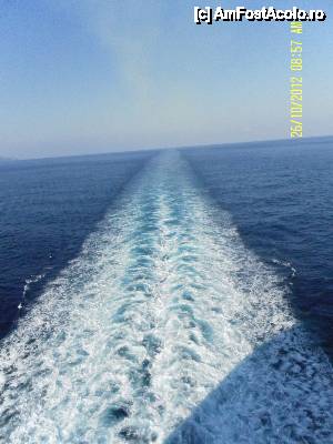 [P25] Cabina noastra fiind aproape de pupa, deseori veneam aici, imi placea sa privesc la nesfarsit urma lasata de vapor...  » foto by Alina53
 - 
<span class="allrVoted glyphicon glyphicon-heart hidden" id="av402791"></span>
<a class="m-l-10 hidden" id="sv402791" onclick="voting_Foto_DelVot(,402791,13685)" role="button">șterge vot <span class="glyphicon glyphicon-remove"></span></a>
<a id="v9402791" class=" c-red"  onclick="voting_Foto_SetVot(402791)" role="button"><span class="glyphicon glyphicon-heart-empty"></span> <b>LIKE</b> = Votează poza</a> <img class="hidden"  id="f402791W9" src="/imagini/loader.gif" border="0" /><span class="AjErrMes hidden" id="e402791ErM"></span>