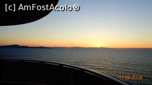 [P05] Răsărit de soare privit de pe mare...  » foto by Alina53
 - 
<span class="allrVoted glyphicon glyphicon-heart hidden" id="av1091337"></span>
<a class="m-l-10 hidden" id="sv1091337" onclick="voting_Foto_DelVot(,1091337,13685)" role="button">șterge vot <span class="glyphicon glyphicon-remove"></span></a>
<a id="v91091337" class=" c-red"  onclick="voting_Foto_SetVot(1091337)" role="button"><span class="glyphicon glyphicon-heart-empty"></span> <b>LIKE</b> = Votează poza</a> <img class="hidden"  id="f1091337W9" src="/imagini/loader.gif" border="0" /><span class="AjErrMes hidden" id="e1091337ErM"></span>