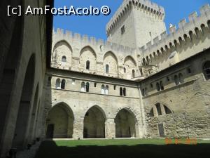 [P03] Curtea interioara a Castelului Papal » foto by Pușcașu Marin
 - 
<span class="allrVoted glyphicon glyphicon-heart hidden" id="av947272"></span>
<a class="m-l-10 hidden" id="sv947272" onclick="voting_Foto_DelVot(,947272,13769)" role="button">șterge vot <span class="glyphicon glyphicon-remove"></span></a>
<a id="v9947272" class=" c-red"  onclick="voting_Foto_SetVot(947272)" role="button"><span class="glyphicon glyphicon-heart-empty"></span> <b>LIKE</b> = Votează poza</a> <img class="hidden"  id="f947272W9" src="/imagini/loader.gif" border="0" /><span class="AjErrMes hidden" id="e947272ErM"></span>