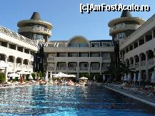 [P01] Hotelul vazut dimineata devreme de pe marginea piscinei. In spatele nostru: muntii. » foto by oana16
 - 
<span class="allrVoted glyphicon glyphicon-heart hidden" id="av407508"></span>
<a class="m-l-10 hidden" id="sv407508" onclick="voting_Foto_DelVot(,407508,13784)" role="button">șterge vot <span class="glyphicon glyphicon-remove"></span></a>
<a id="v9407508" class=" c-red"  onclick="voting_Foto_SetVot(407508)" role="button"><span class="glyphicon glyphicon-heart-empty"></span> <b>LIKE</b> = Votează poza</a> <img class="hidden"  id="f407508W9" src="/imagini/loader.gif" border="0" /><span class="AjErrMes hidden" id="e407508ErM"></span>