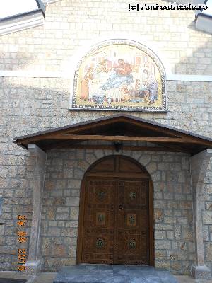 [P32] Struga - Intrarea în Biserica mănăstirii.  » foto by iulianic
 - 
<span class="allrVoted glyphicon glyphicon-heart hidden" id="av665782"></span>
<a class="m-l-10 hidden" id="sv665782" onclick="voting_Foto_DelVot(,665782,13861)" role="button">șterge vot <span class="glyphicon glyphicon-remove"></span></a>
<a id="v9665782" class=" c-red"  onclick="voting_Foto_SetVot(665782)" role="button"><span class="glyphicon glyphicon-heart-empty"></span> <b>LIKE</b> = Votează poza</a> <img class="hidden"  id="f665782W9" src="/imagini/loader.gif" border="0" /><span class="AjErrMes hidden" id="e665782ErM"></span>