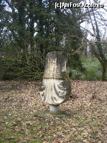 [P14] Pe aleile Arboretum-ului Simeria - una din statuile de piatra. » foto by presario
 - 
<span class="allrVoted glyphicon glyphicon-heart hidden" id="av50192"></span>
<a class="m-l-10 hidden" id="sv50192" onclick="voting_Foto_DelVot(,50192,13964)" role="button">șterge vot <span class="glyphicon glyphicon-remove"></span></a>
<a id="v950192" class=" c-red"  onclick="voting_Foto_SetVot(50192)" role="button"><span class="glyphicon glyphicon-heart-empty"></span> <b>LIKE</b> = Votează poza</a> <img class="hidden"  id="f50192W9" src="/imagini/loader.gif" border="0" /><span class="AjErrMes hidden" id="e50192ErM"></span>