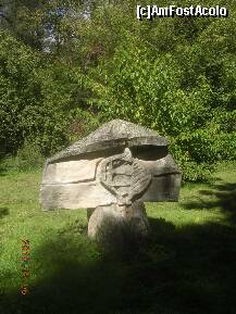 [P41] O sculptură în piatră din parc. » foto by abbilbal*
 - 
<span class="allrVoted glyphicon glyphicon-heart hidden" id="av145707"></span>
<a class="m-l-10 hidden" id="sv145707" onclick="voting_Foto_DelVot(,145707,13964)" role="button">șterge vot <span class="glyphicon glyphicon-remove"></span></a>
<a id="v9145707" class=" c-red"  onclick="voting_Foto_SetVot(145707)" role="button"><span class="glyphicon glyphicon-heart-empty"></span> <b>LIKE</b> = Votează poza</a> <img class="hidden"  id="f145707W9" src="/imagini/loader.gif" border="0" /><span class="AjErrMes hidden" id="e145707ErM"></span>