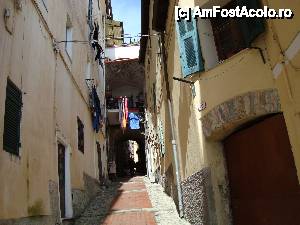 [P04] Vintimiglia Alta, strada principala » foto by mireille
 - 
<span class="allrVoted glyphicon glyphicon-heart hidden" id="av414150"></span>
<a class="m-l-10 hidden" id="sv414150" onclick="voting_Foto_DelVot(,414150,13987)" role="button">șterge vot <span class="glyphicon glyphicon-remove"></span></a>
<a id="v9414150" class=" c-red"  onclick="voting_Foto_SetVot(414150)" role="button"><span class="glyphicon glyphicon-heart-empty"></span> <b>LIKE</b> = Votează poza</a> <img class="hidden"  id="f414150W9" src="/imagini/loader.gif" border="0" /><span class="AjErrMes hidden" id="e414150ErM"></span>