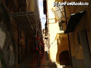 [P05] Case in renovare impodobite cu fanioane-pustiu pe strada » foto by mireille
 - 
<span class="allrVoted glyphicon glyphicon-heart hidden" id="av414151"></span>
<a class="m-l-10 hidden" id="sv414151" onclick="voting_Foto_DelVot(,414151,13987)" role="button">șterge vot <span class="glyphicon glyphicon-remove"></span></a>
<a id="v9414151" class=" c-red"  onclick="voting_Foto_SetVot(414151)" role="button"><span class="glyphicon glyphicon-heart-empty"></span> <b>LIKE</b> = Votează poza</a> <img class="hidden"  id="f414151W9" src="/imagini/loader.gif" border="0" /><span class="AjErrMes hidden" id="e414151ErM"></span>
