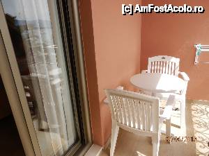 [P08] Hotel Athos-balconul camerei cu pat matrimonial » foto by Cris
 - 
<span class="allrVoted glyphicon glyphicon-heart hidden" id="av426374"></span>
<a class="m-l-10 hidden" id="sv426374" onclick="voting_Foto_DelVot(,426374,14000)" role="button">șterge vot <span class="glyphicon glyphicon-remove"></span></a>
<a id="v9426374" class=" c-red"  onclick="voting_Foto_SetVot(426374)" role="button"><span class="glyphicon glyphicon-heart-empty"></span> <b>LIKE</b> = Votează poza</a> <img class="hidden"  id="f426374W9" src="/imagini/loader.gif" border="0" /><span class="AjErrMes hidden" id="e426374ErM"></span>