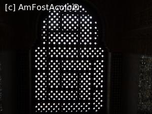 [P30] Fereastra din spatele tronului. Lumina slabă care patrundea prin aceasta îî permitea califului să vadă fața celui care intra in sala tronului, intrare plină de lunina.  » foto by carmenvieru11
 - 
<span class="allrVoted glyphicon glyphicon-heart hidden" id="av975237"></span>
<a class="m-l-10 hidden" id="sv975237" onclick="voting_Foto_DelVot(,975237,14091)" role="button">șterge vot <span class="glyphicon glyphicon-remove"></span></a>
<a id="v9975237" class=" c-red"  onclick="voting_Foto_SetVot(975237)" role="button"><span class="glyphicon glyphicon-heart-empty"></span> <b>LIKE</b> = Votează poza</a> <img class="hidden"  id="f975237W9" src="/imagini/loader.gif" border="0" /><span class="AjErrMes hidden" id="e975237ErM"></span>