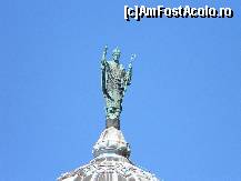 [P36] Tours - St. Martin, protectorul Franței, statuie pe cupola catedralei.  » foto by doina_c24
 - 
<span class="allrVoted glyphicon glyphicon-heart hidden" id="av418945"></span>
<a class="m-l-10 hidden" id="sv418945" onclick="voting_Foto_DelVot(,418945,14117)" role="button">șterge vot <span class="glyphicon glyphicon-remove"></span></a>
<a id="v9418945" class=" c-red"  onclick="voting_Foto_SetVot(418945)" role="button"><span class="glyphicon glyphicon-heart-empty"></span> <b>LIKE</b> = Votează poza</a> <img class="hidden"  id="f418945W9" src="/imagini/loader.gif" border="0" /><span class="AjErrMes hidden" id="e418945ErM"></span>
