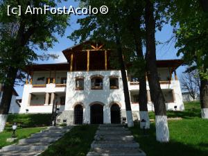 [P12] Clădirea fostei stăreții, acum refăcută - Mănăstirea Coșula.  » foto by tata123 🔱
 - 
<span class="allrVoted glyphicon glyphicon-heart hidden" id="av967206"></span>
<a class="m-l-10 hidden" id="sv967206" onclick="voting_Foto_DelVot(,967206,14160)" role="button">șterge vot <span class="glyphicon glyphicon-remove"></span></a>
<a id="v9967206" class=" c-red"  onclick="voting_Foto_SetVot(967206)" role="button"><span class="glyphicon glyphicon-heart-empty"></span> <b>LIKE</b> = Votează poza</a> <img class="hidden"  id="f967206W9" src="/imagini/loader.gif" border="0" /><span class="AjErrMes hidden" id="e967206ErM"></span>