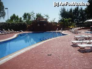 [P13] piscina exterioara a hotelului regina salou » foto by bogdan 75
 - 
<span class="allrVoted glyphicon glyphicon-heart hidden" id="av421321"></span>
<a class="m-l-10 hidden" id="sv421321" onclick="voting_Foto_DelVot(,421321,14168)" role="button">șterge vot <span class="glyphicon glyphicon-remove"></span></a>
<a id="v9421321" class=" c-red"  onclick="voting_Foto_SetVot(421321)" role="button"><span class="glyphicon glyphicon-heart-empty"></span> <b>LIKE</b> = Votează poza</a> <img class="hidden"  id="f421321W9" src="/imagini/loader.gif" border="0" /><span class="AjErrMes hidden" id="e421321ErM"></span>