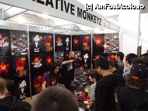[P22] East European Comic Con București 2014 - standul „Creative Monkeyz” » foto by Dragoș_MD
 - 
<span class="allrVoted glyphicon glyphicon-heart hidden" id="av509088"></span>
<a class="m-l-10 hidden" id="sv509088" onclick="voting_Foto_DelVot(,509088,14175)" role="button">șterge vot <span class="glyphicon glyphicon-remove"></span></a>
<a id="v9509088" class=" c-red"  onclick="voting_Foto_SetVot(509088)" role="button"><span class="glyphicon glyphicon-heart-empty"></span> <b>LIKE</b> = Votează poza</a> <img class="hidden"  id="f509088W9" src="/imagini/loader.gif" border="0" /><span class="AjErrMes hidden" id="e509088ErM"></span>