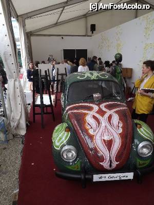 [P03] Art Safari 2014 - un automobil de epocă transformat în obiect de artă, imediat lângă zona de cumpărare și control a biletelor de acces » foto by Dragoș_MD
 - 
<span class="allrVoted glyphicon glyphicon-heart hidden" id="av512272"></span>
<a class="m-l-10 hidden" id="sv512272" onclick="voting_Foto_DelVot(,512272,14175)" role="button">șterge vot <span class="glyphicon glyphicon-remove"></span></a>
<a id="v9512272" class=" c-red"  onclick="voting_Foto_SetVot(512272)" role="button"><span class="glyphicon glyphicon-heart-empty"></span> <b>LIKE</b> = Votează poza</a> <img class="hidden"  id="f512272W9" src="/imagini/loader.gif" border="0" /><span class="AjErrMes hidden" id="e512272ErM"></span>