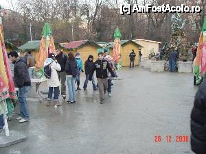 [P10] Pe fundul lacului, tot în 2006. Multe tarabe erau închise la acel moment, găseai doar vin fiert, turtă dulce și mici » foto by abancor
 - 
<span class="allrVoted glyphicon glyphicon-heart hidden" id="av417819"></span>
<a class="m-l-10 hidden" id="sv417819" onclick="voting_Foto_DelVot(,417819,14175)" role="button">șterge vot <span class="glyphicon glyphicon-remove"></span></a>
<a id="v9417819" class=" c-red"  onclick="voting_Foto_SetVot(417819)" role="button"><span class="glyphicon glyphicon-heart-empty"></span> <b>LIKE</b> = Votează poza</a> <img class="hidden"  id="f417819W9" src="/imagini/loader.gif" border="0" /><span class="AjErrMes hidden" id="e417819ErM"></span>