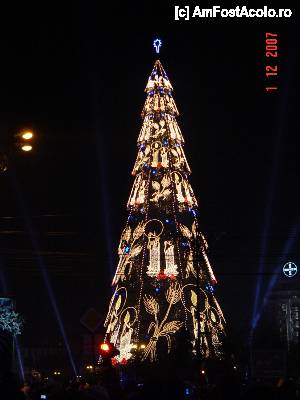 [P11] Bradul care a împodobit Piața Unirii în decembrie 2007 » foto by abancor
 - 
<span class="allrVoted glyphicon glyphicon-heart hidden" id="av417820"></span>
<a class="m-l-10 hidden" id="sv417820" onclick="voting_Foto_DelVot(,417820,14175)" role="button">șterge vot <span class="glyphicon glyphicon-remove"></span></a>
<a id="v9417820" class=" c-red"  onclick="voting_Foto_SetVot(417820)" role="button"><span class="glyphicon glyphicon-heart-empty"></span> <b>LIKE</b> = Votează poza</a> <img class="hidden"  id="f417820W9" src="/imagini/loader.gif" border="0" /><span class="AjErrMes hidden" id="e417820ErM"></span>